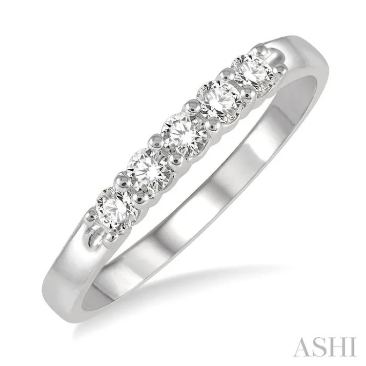 1/4 ctw 5Stones Round Cut Diamond Wedding Band in 14K White Gold